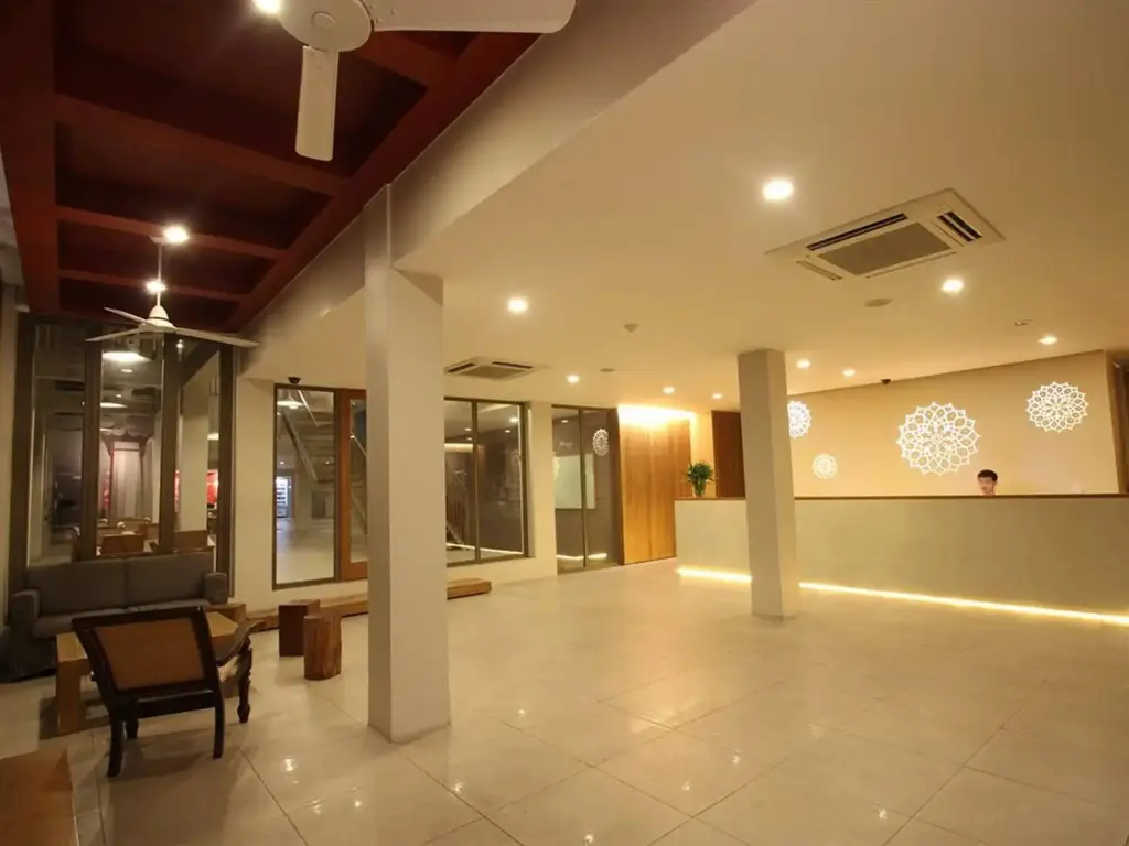 Бангкок: CHERN Bangkok