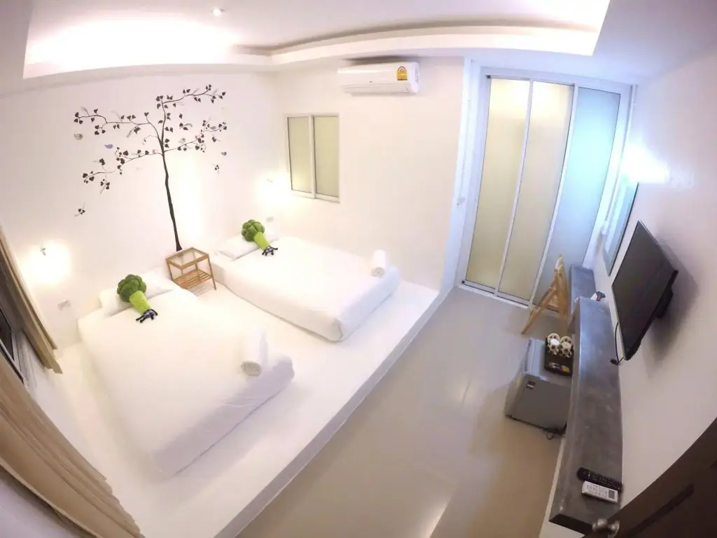 Кату: At We Patong hostel