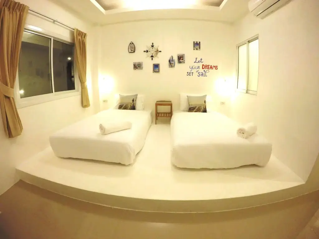 Кату: At We Patong hostel