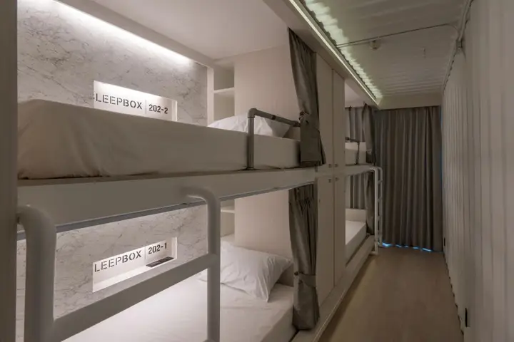 Бангкок: Sleep Box Sukhumvit 22