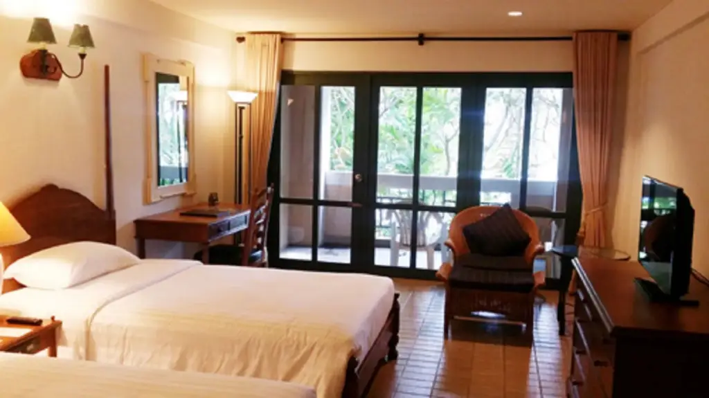 Чаам: Lake View Resort & Golf Club