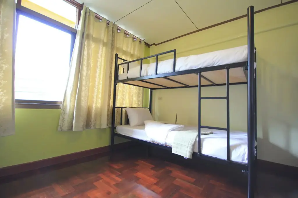 Бангкок: Chan Cha La 99 Hostel