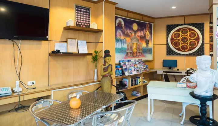 Кату: Beehive Magenta Patong Hostel