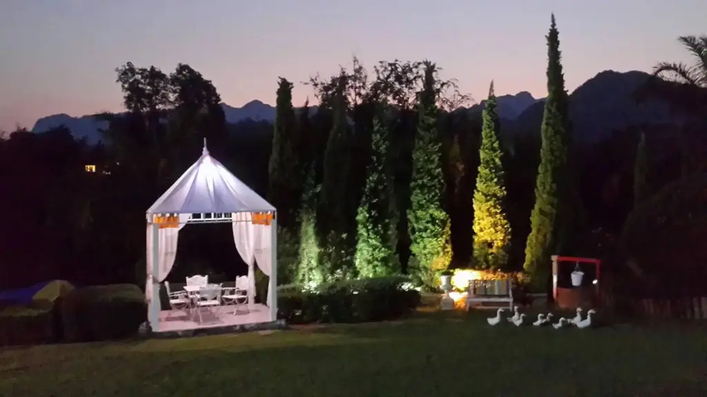 Сай Йок: Riverside Hill Resort & Restaurant