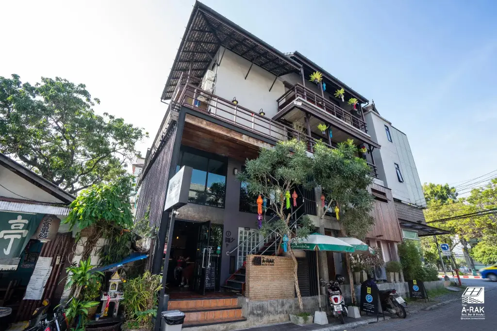 The Arak Bed Bar and Hostel — фото 1