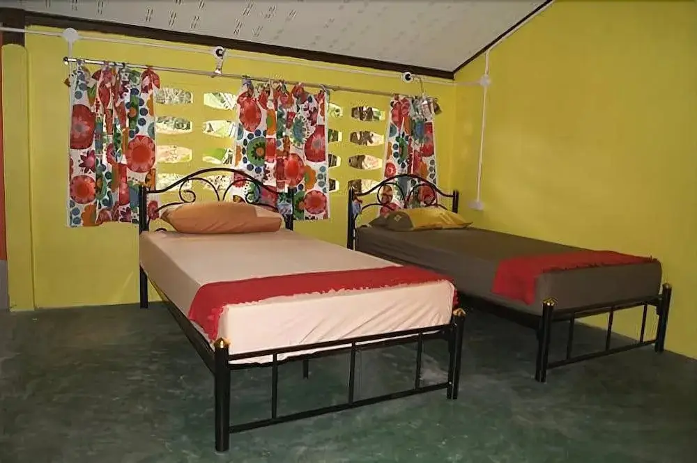 Dorm Des Fleurs Hostel — фото 1