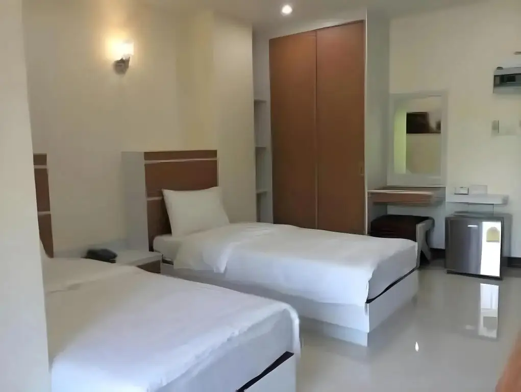 Хатъяй: Able Resident Hat Yai