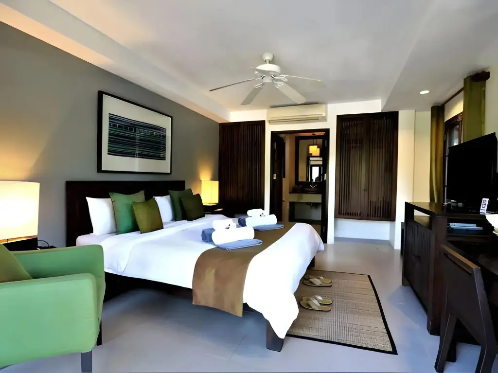 Паи: The Quarter Hotel
