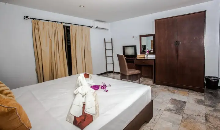 Пхукет: Nirvana Hotel