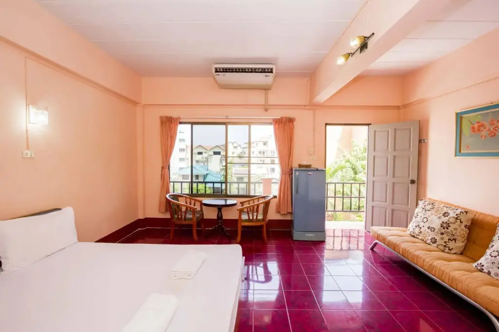 Кату: Baan Lukkan Hostel