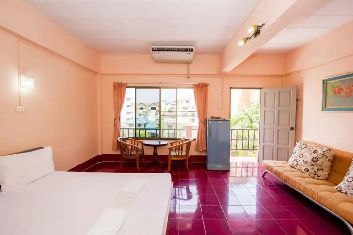 Кату: Baan Lukkan Hostel