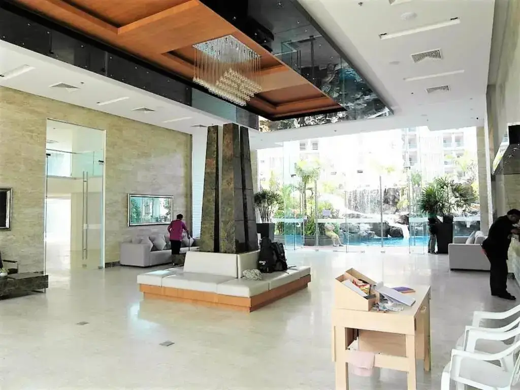 Паттайя: The Cliff sea & Pool Views Studio Apartment Pratumnak Pattaya