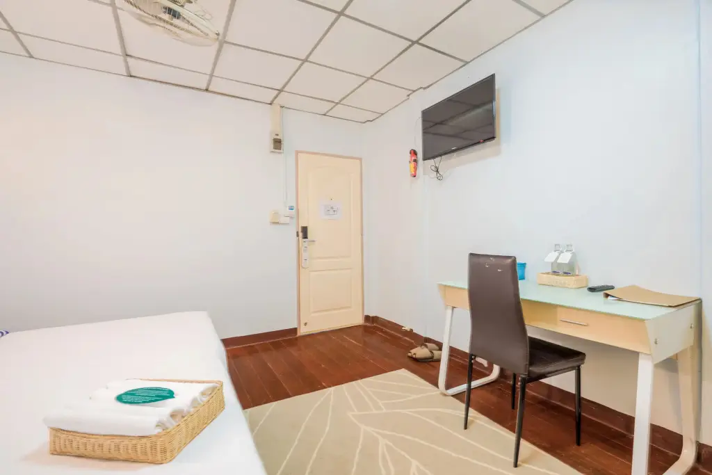 Нонтхабури: Bed by Boat Hotel & Apartment