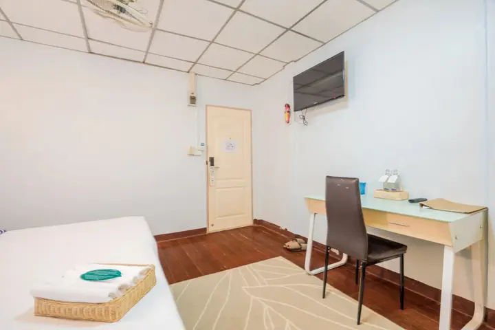 Нонтхабури: Bed by Boat Hotel & Apartment