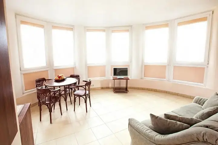 Агой: Kompliment Hotel