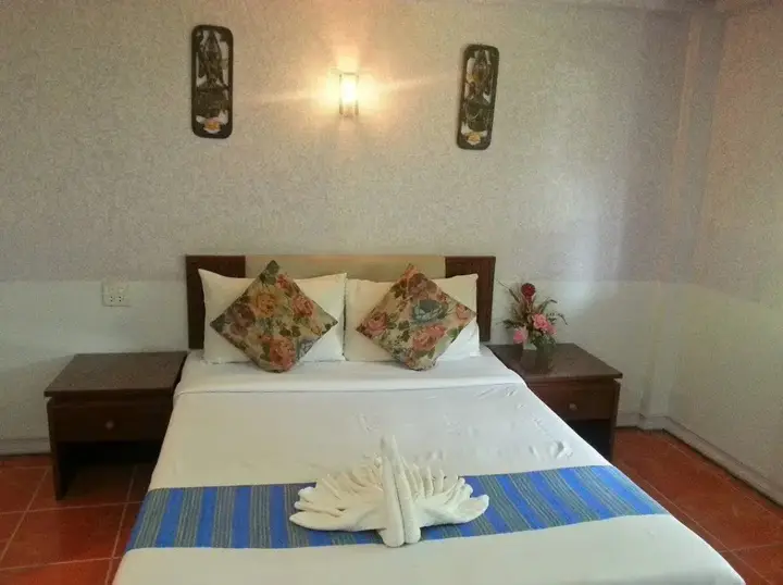Патталунг: Holiday Hotel