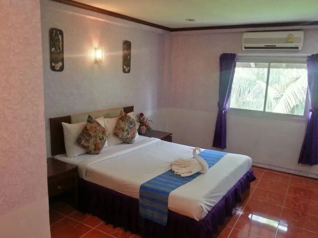 Патталунг: Holiday Hotel