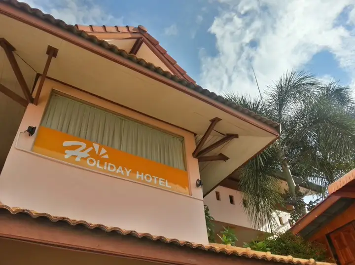 Патталунг: Holiday Hotel