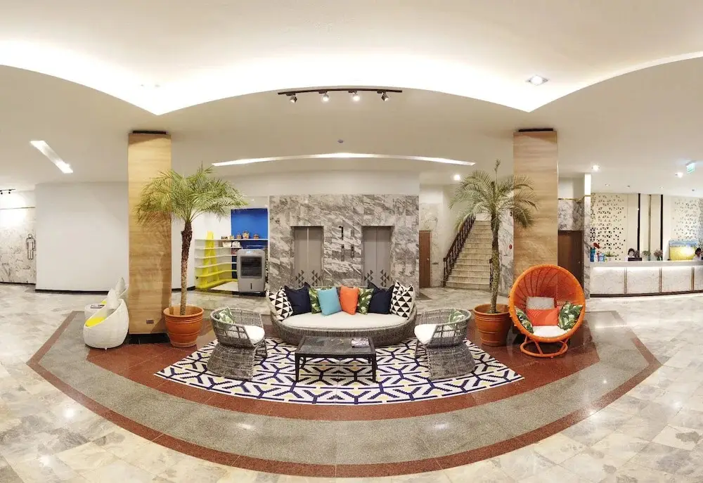Рои Эт: M Grand Hotel Roiet