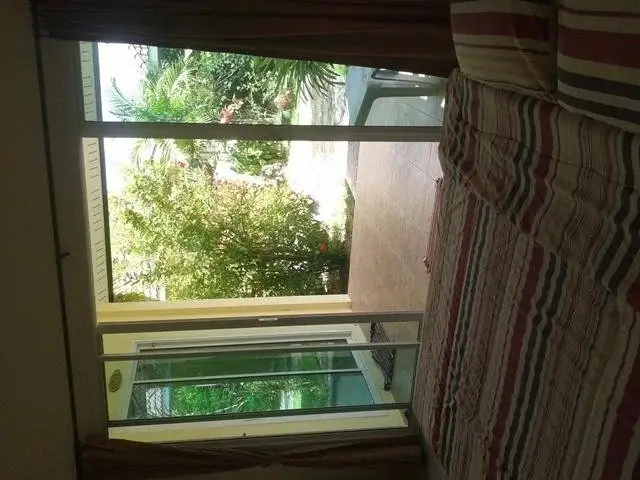 Краби: Banburee House