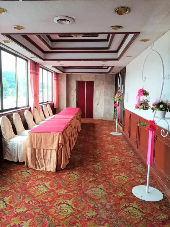 Бетонг: New Cathay Hotel (SHA Extra Plus)