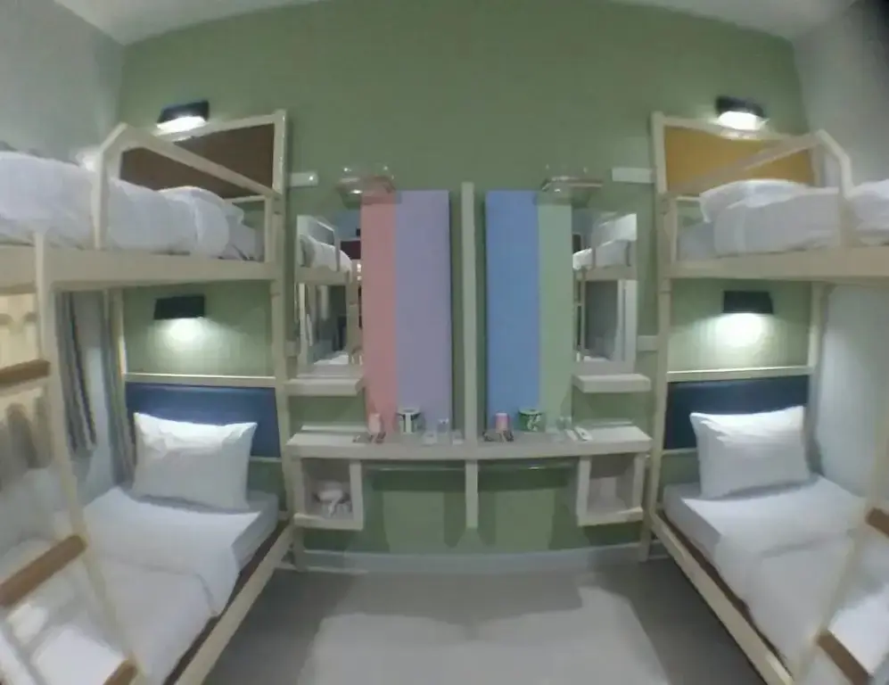 Бангкок: Kim Hostel 2 at Morlang