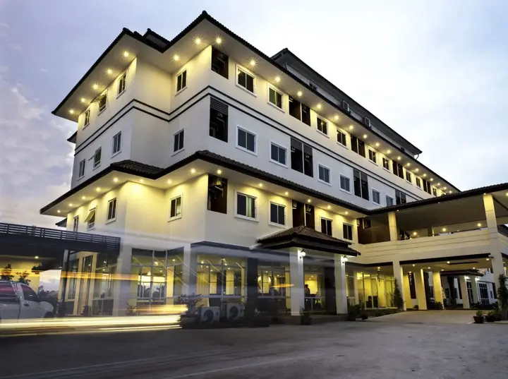 Сураттхани: The Rich Residence