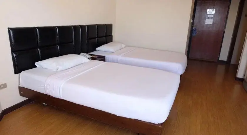 Исторический парк Kamphaeng Phet: Phet Hotel