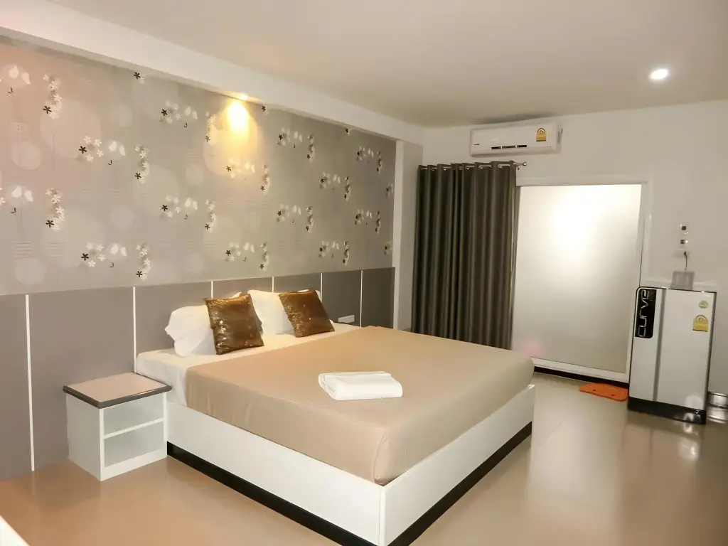 Рои Эт: The Premium Residence