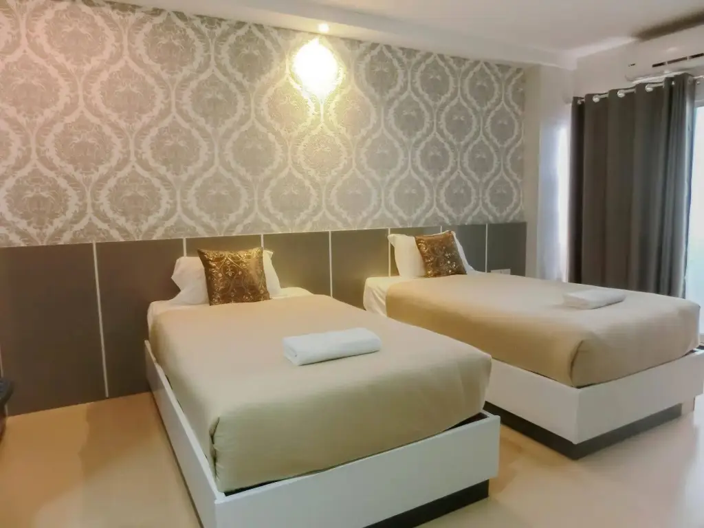 Рои Эт: The Premium Residence