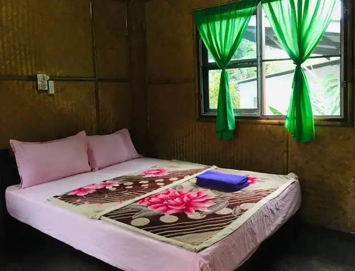 Паи: Golden Hut -Chill Bungalows in town黄金泰式传统独栋小屋