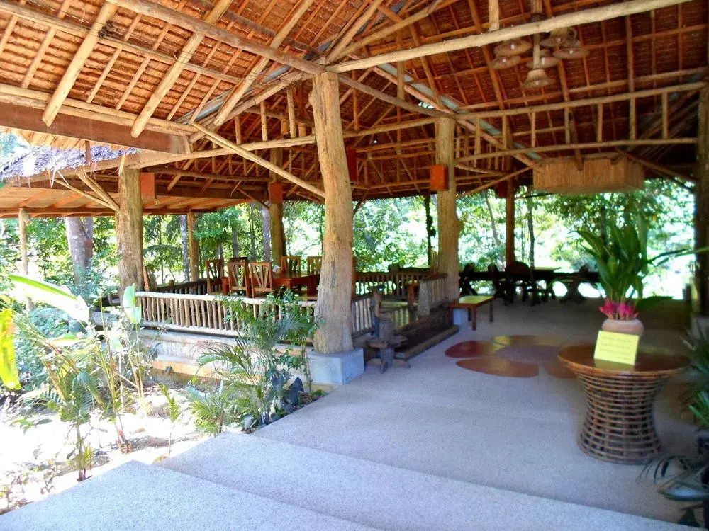 Фаном: The Cliff and River Jungle Resort