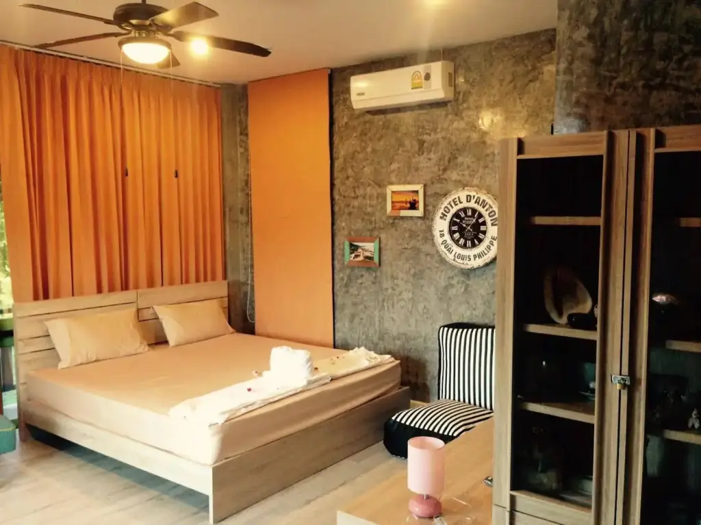 Старая часть Ланты: Tonmai Suites