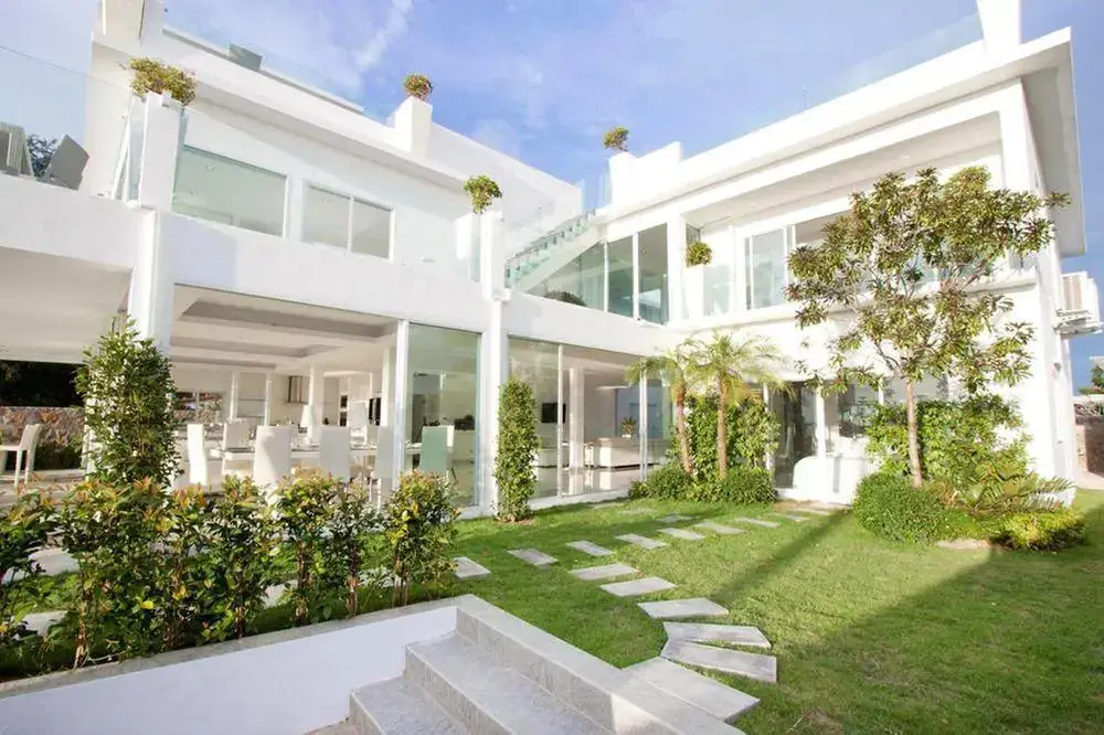 Na Jomtien Beachfront Villa — фото 1