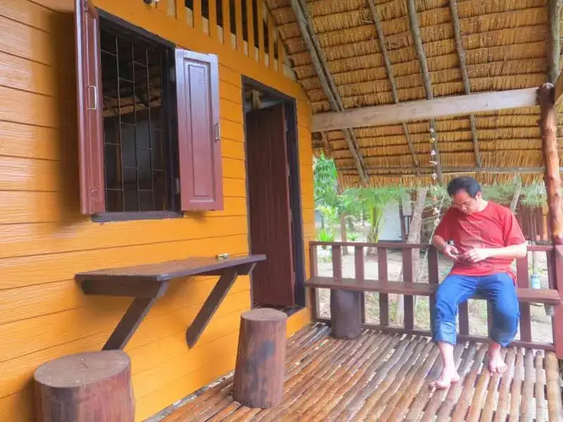 Кху Ра Бу Ри: Phra Thong Place