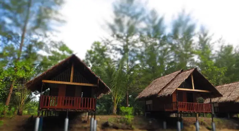 Кху Ра Бу Ри: Phra Thong Place