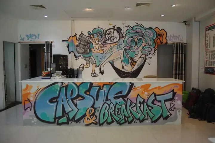 Кату: WhyNot Backpackers (Capsule Hostel)