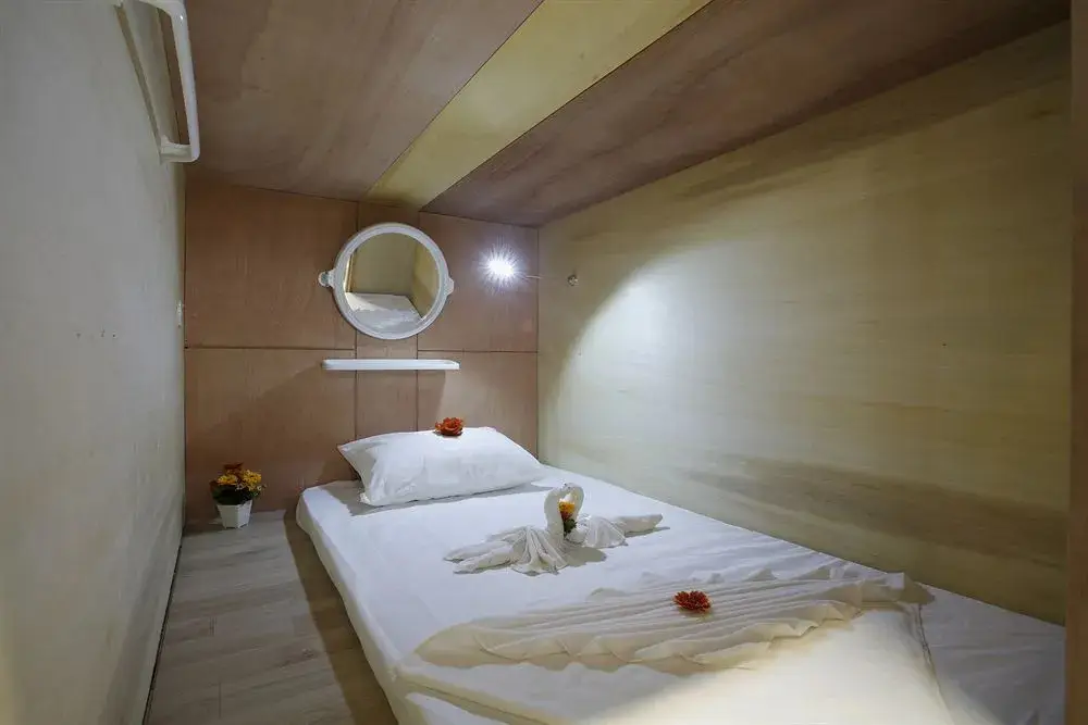 Кату: WhyNot Backpackers (Capsule Hostel)
