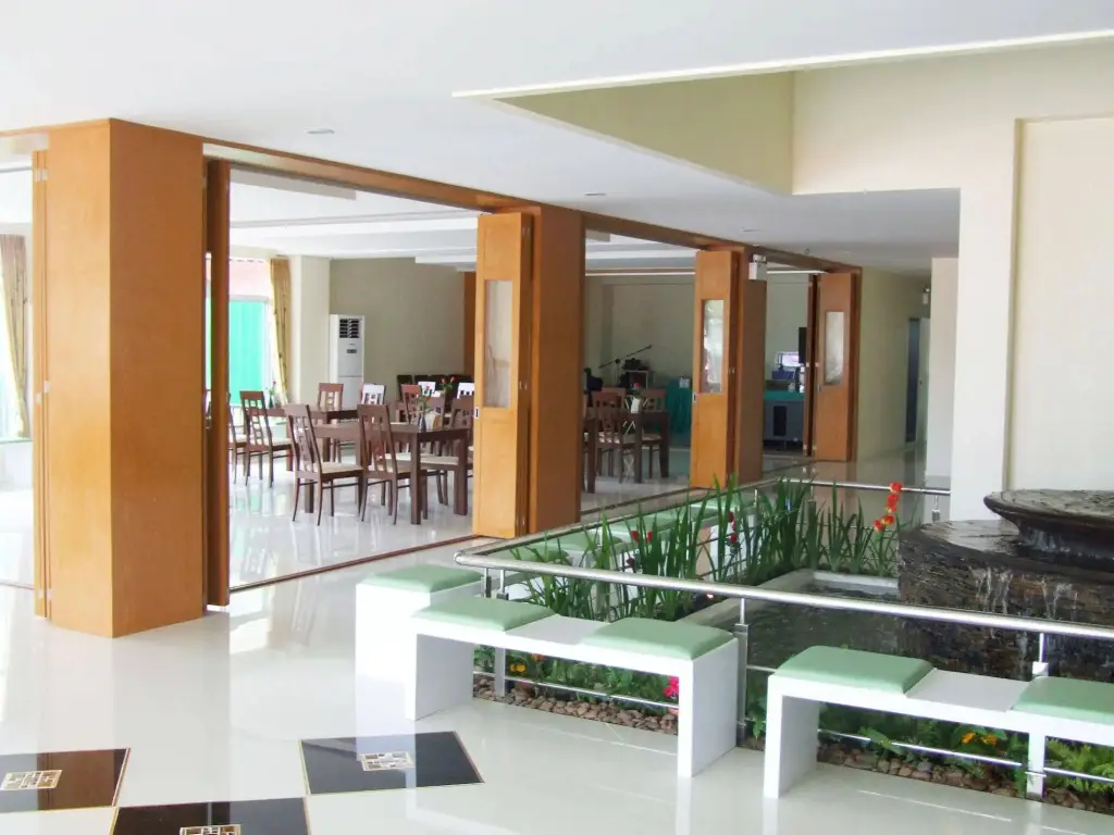 Рои Эт: Rueanrimnam Hotel