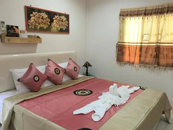 Чумпхэ: Pakasan Garden Home