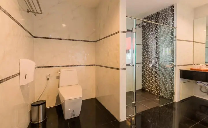 Варин-Чамрап: The Rich Hotel Ubonrachatani