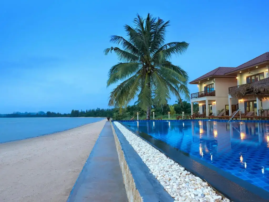 Pathio: Sara Beachfront Boutique Resort