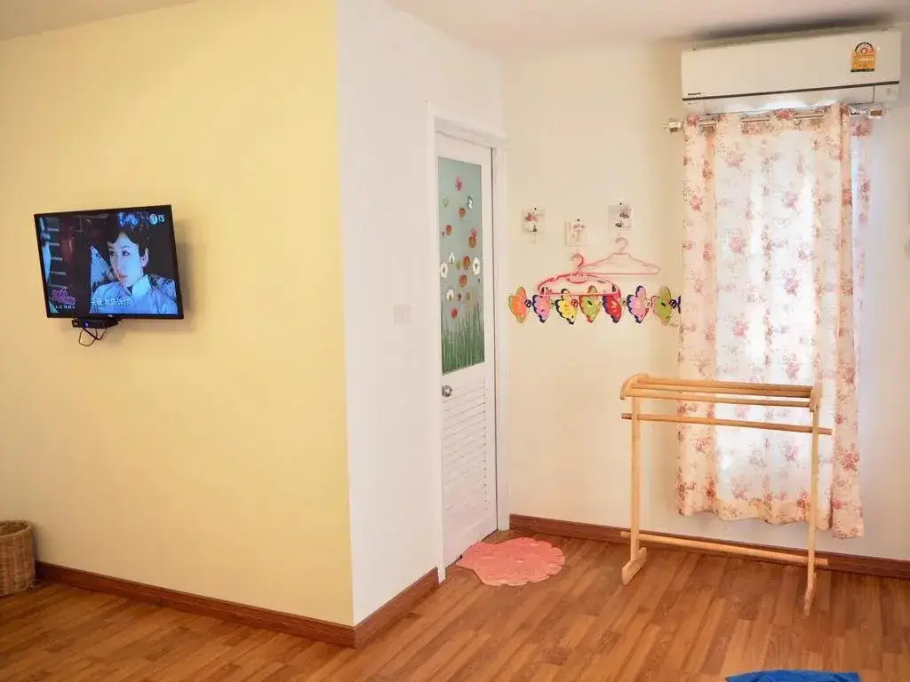 Дамноен Садуак: Baan Sai Nam