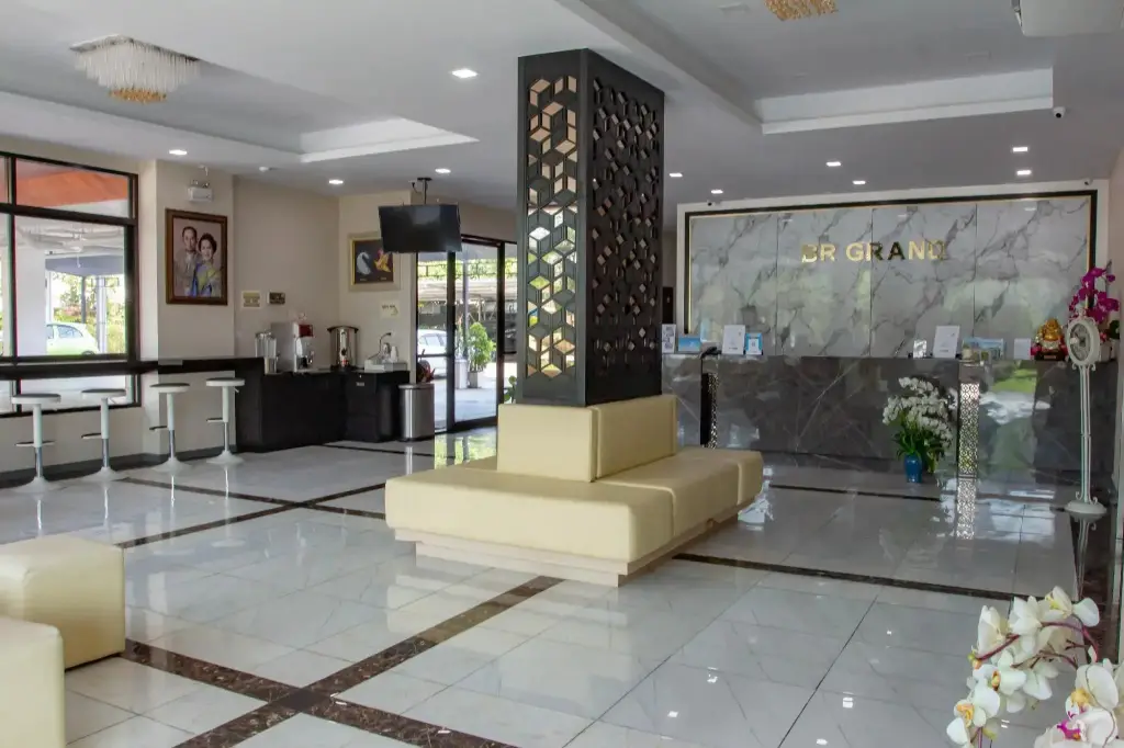 Хатъяй: BR Grand Hotel