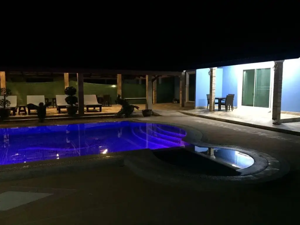 Банг-Сапхан: Blue Beach Bungalow