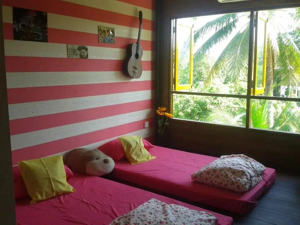 Дамноен Садуак: Phorkubmae Homestay
