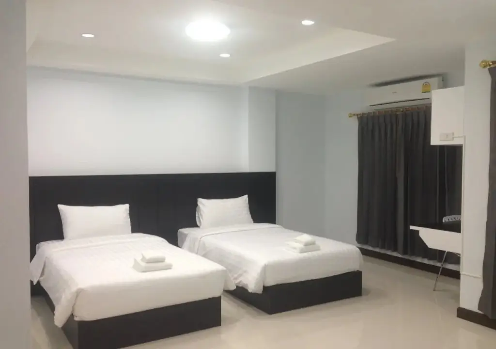 Маха Сарахам: Praiyanan Place Hotel