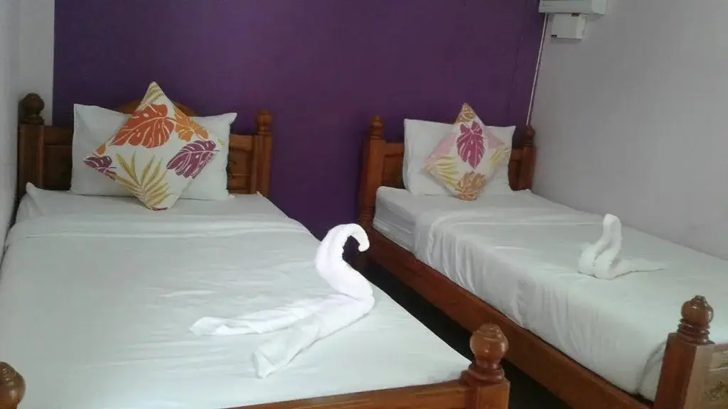 Лансака: The Colorful Hotel