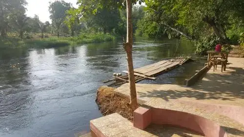 Тха-Май-Руак: Kaengkrachan River Hut