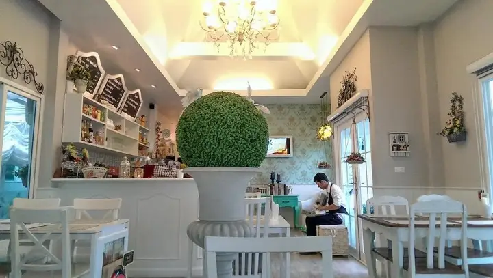 Саттахип: Baan Bor Bai Mai